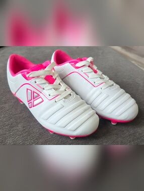 Vizari Girls Soccer Shoes Size 11 C Pink And White